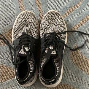 Champion black and white tennis shoes